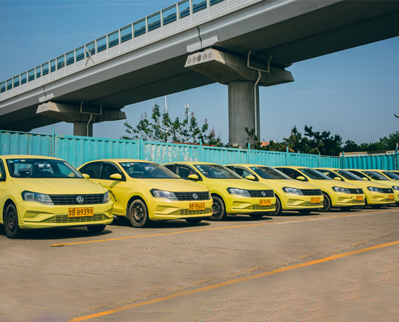 青创驾校教练车
